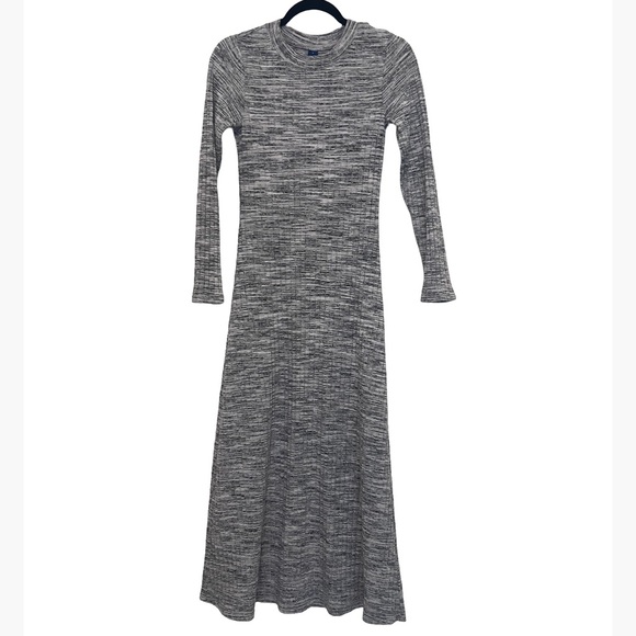 Old Navy Dresses & Skirts - Long sleeve maxi dress